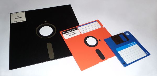 1920px-Floppy_disk_2009_G1